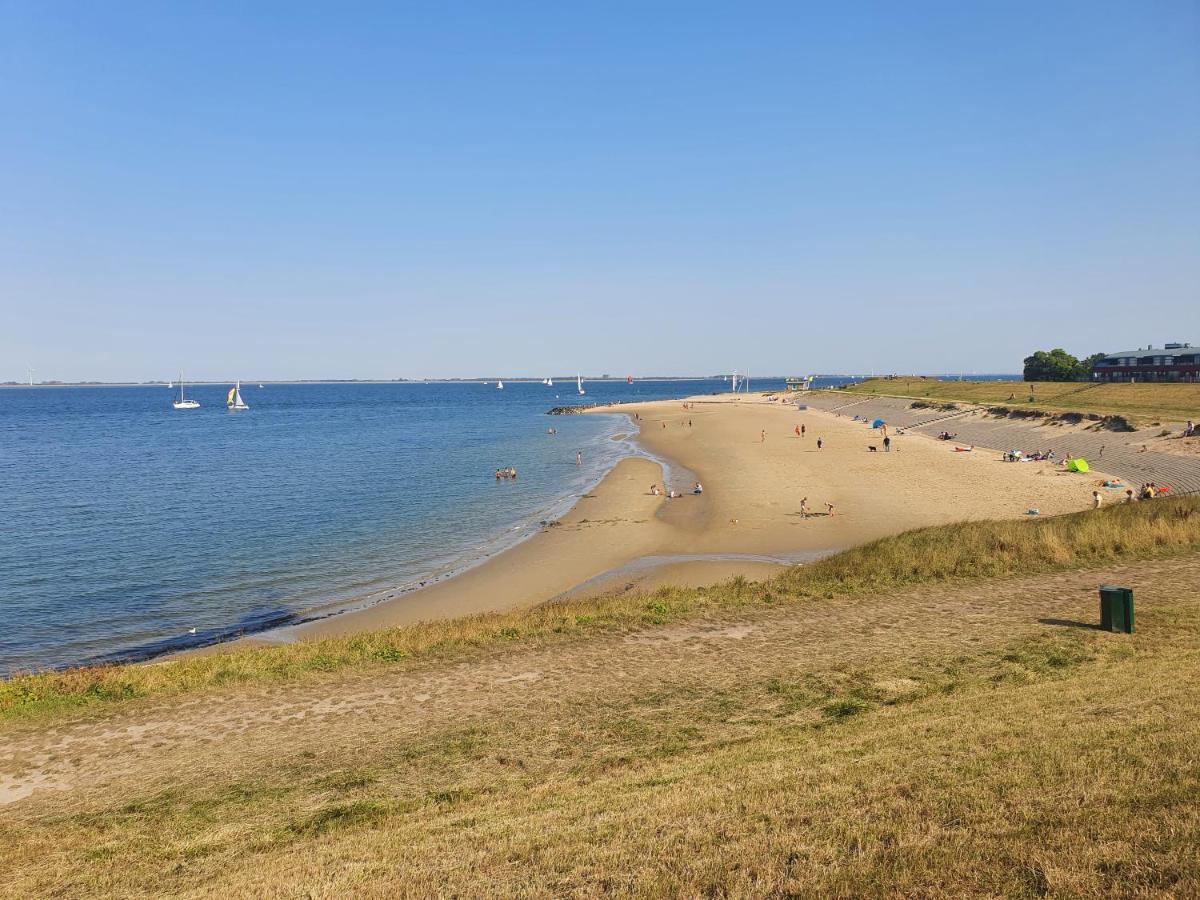 Vakantiehuis Op Villapark Oesterbaai Aan Zee , Met Speeltuin Grenzend Aan De Tuin Wemeldinge Extérieur photo